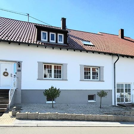 Schicke Komfortwohnung Zum Wohlfuehlen Merchweiler Bagian luar foto